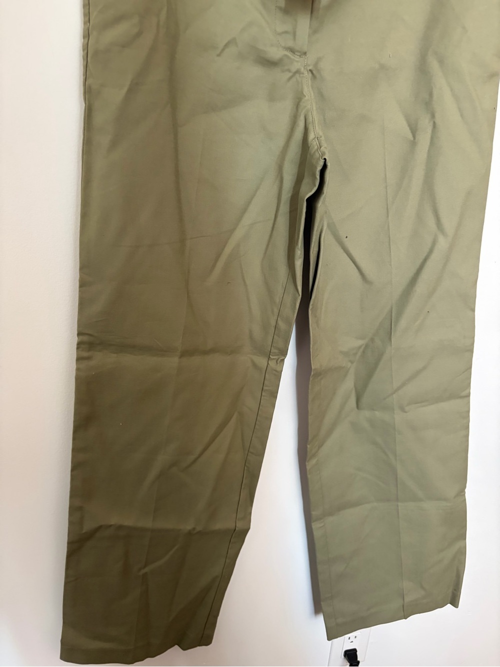 NWT Dynamite Clean Straight Leg Pants in Safari Green - Size 4 - Picture 8 of 11